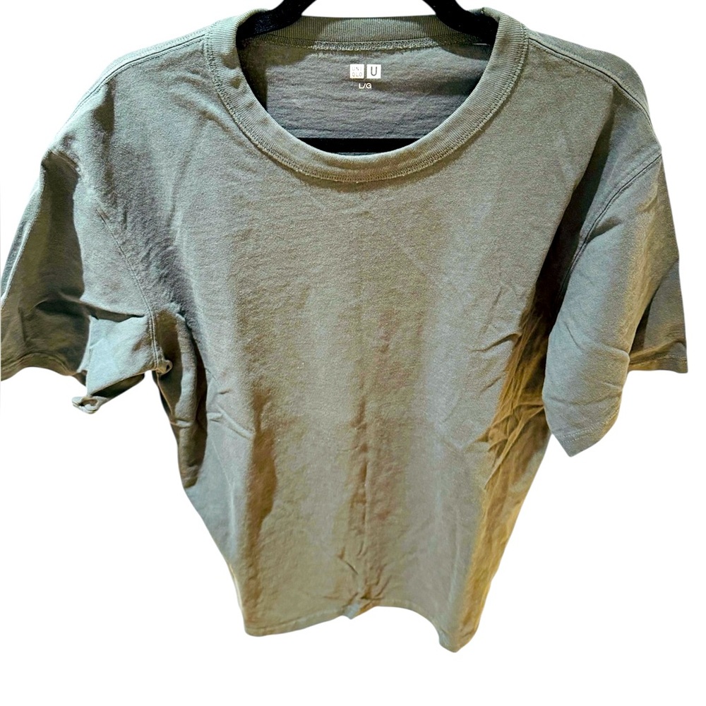 Uniqlo large t-shirt green